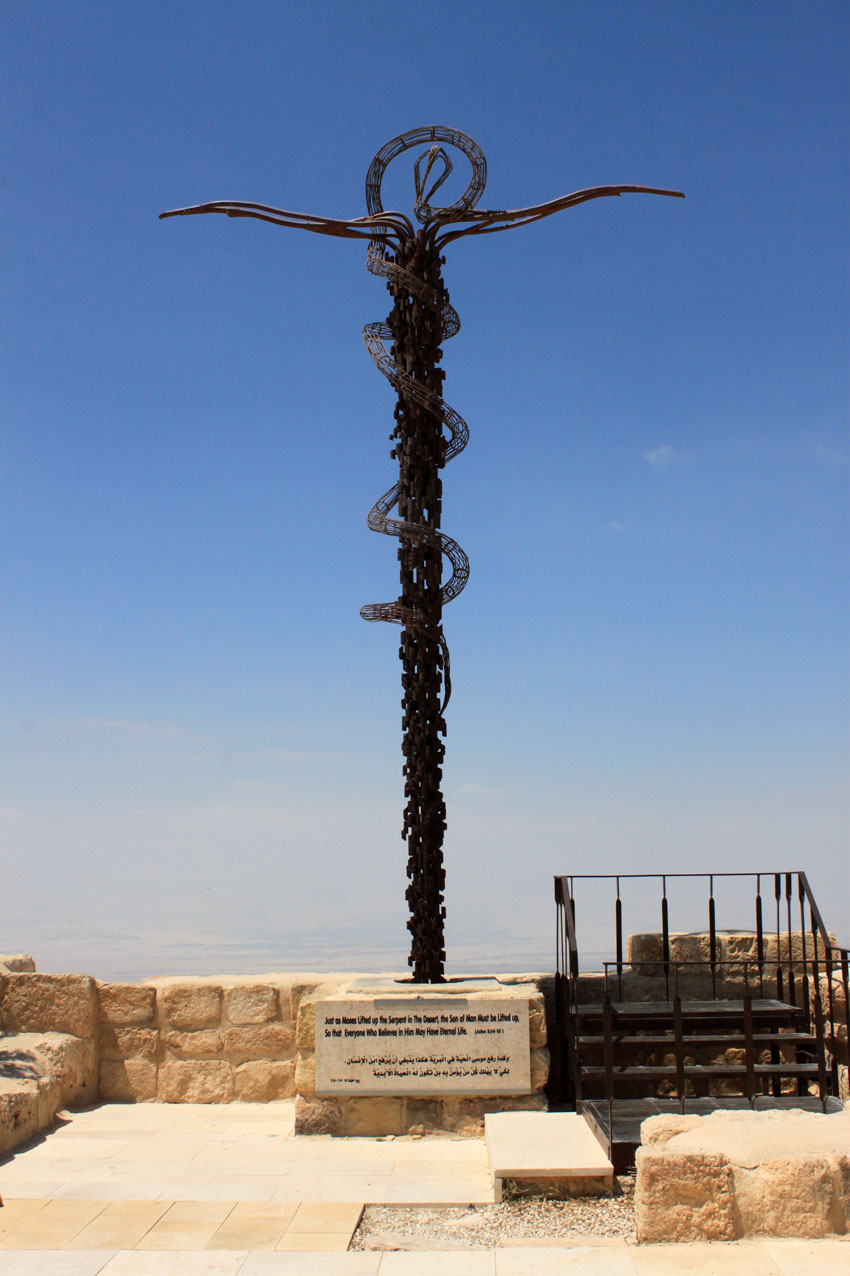 la grande croce sul Monte Nebo